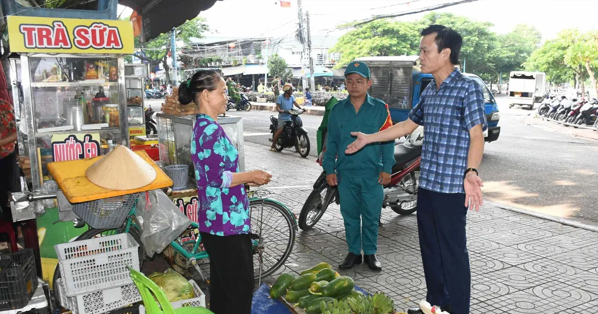 Nhiều phường tại TPHCM ra quân lập lại trật tự đô thị