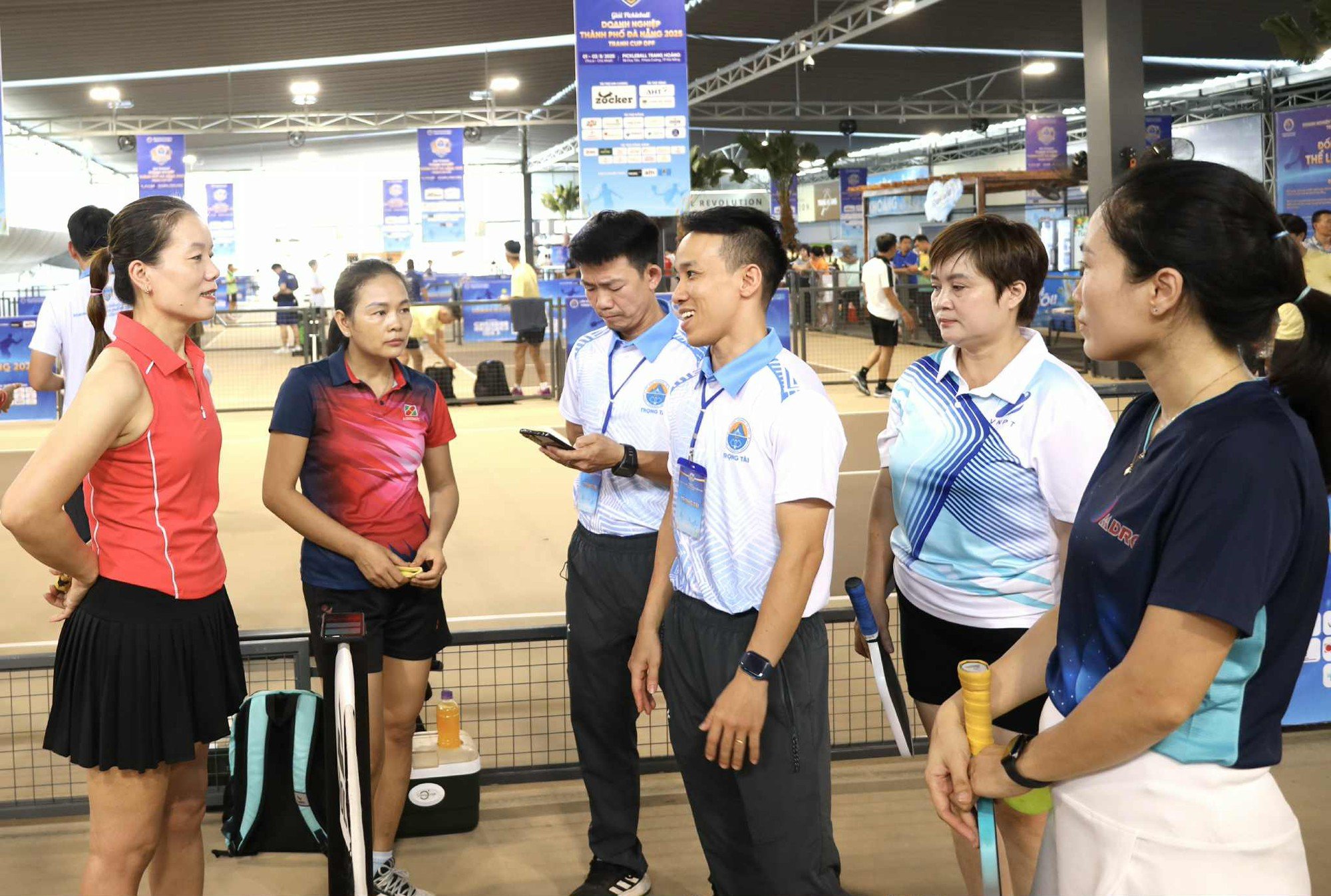 Trọng tài pickleball Đà Nẵng đạt chuẩn châu Á, sẵn sàng cầm còi quốc tế - Ảnh 2.