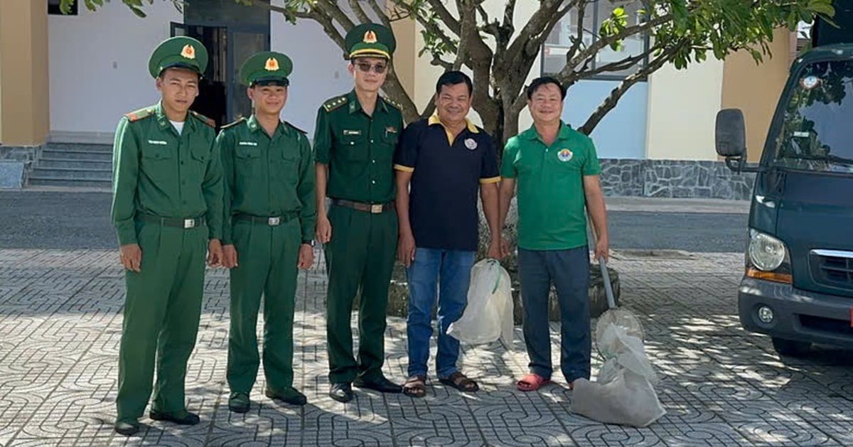 Rái cá quý hiếm 'đi lạc' vào doanh trại bộ đội biên phòng