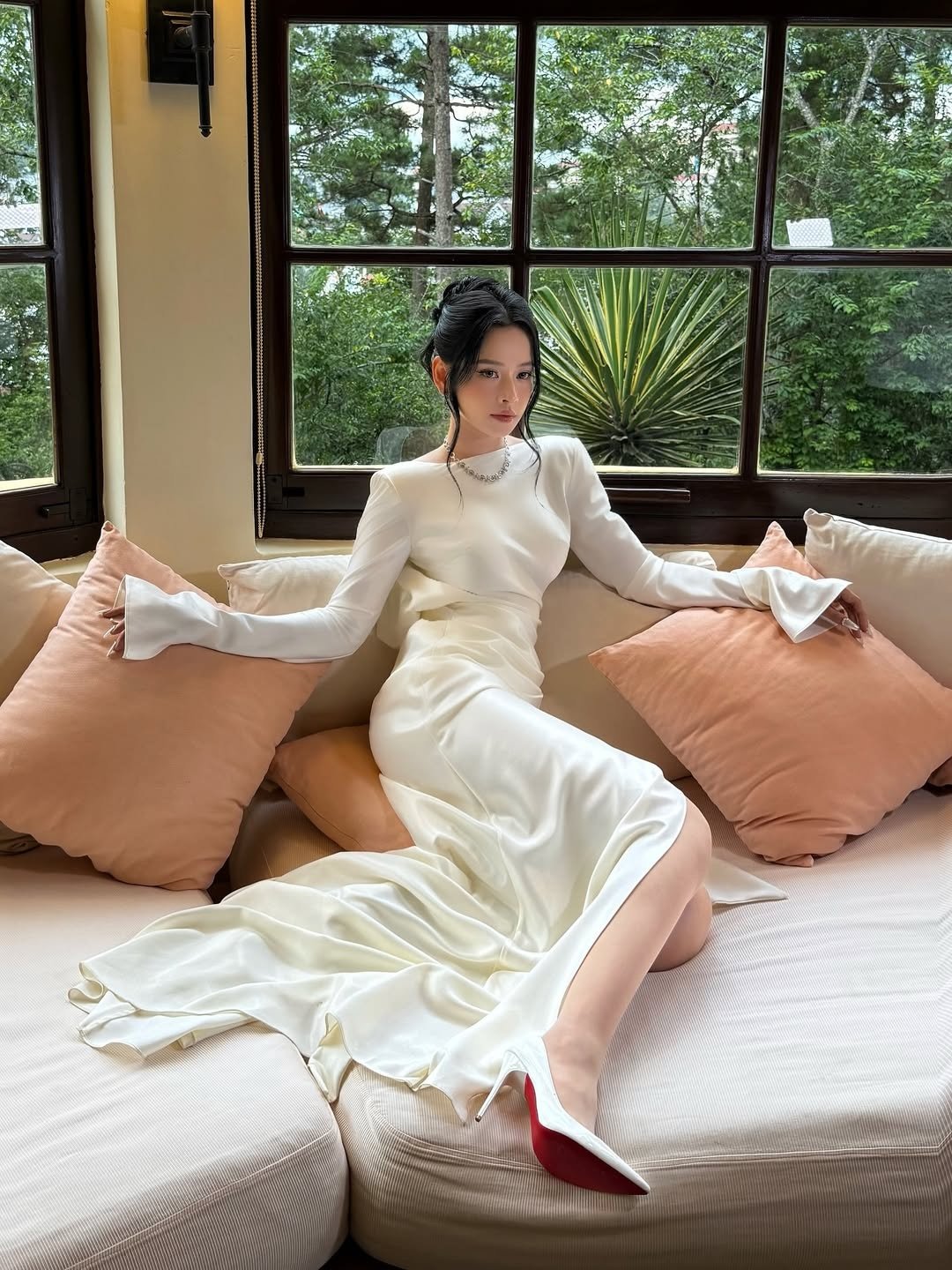 Chi Pu lọt thỏm giữa dàn người đẹp cao 1,7m nhưng vẫn trở thành tâm điểm - 5