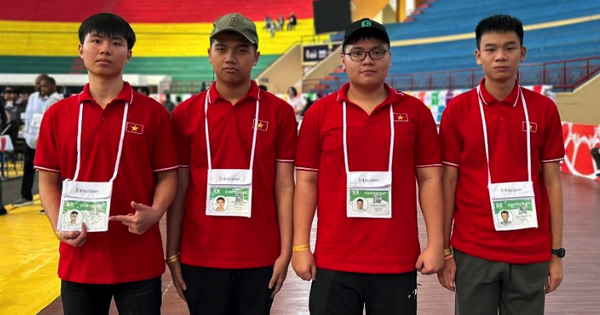 Nam sinh lớp 10 ở Lâm Đồng giành huy chương bạc Olympic Tin học quốc tế