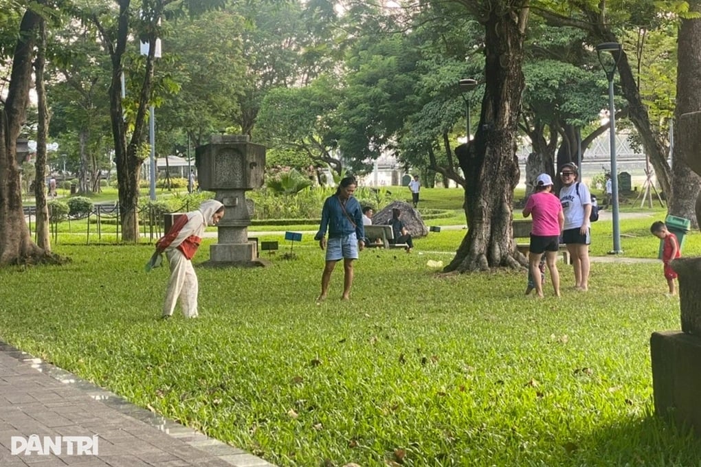 Vụ rơi nhẫn kim cương ở Huế: Kết thúc tìm kiếm, vẫn mong có người nhặt được - 2