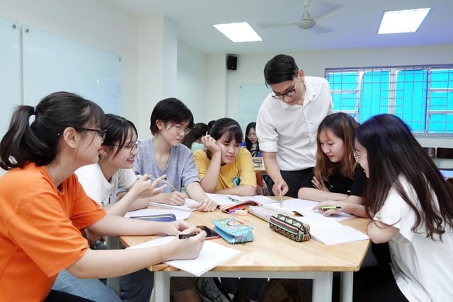Trường ĐH tuyển tiến sĩ với lương cao, nhiều đãi ngộ - Ảnh 1.