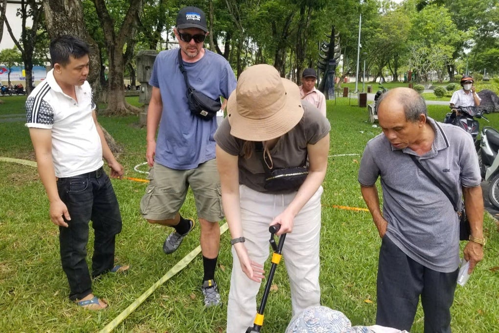 Vụ rơi nhẫn kim cương ở Huế: Kết thúc tìm kiếm, vẫn mong có người nhặt được - 1