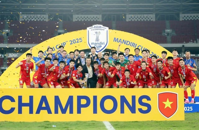 Ấn tượng với chiều cao 1m91 và ngoại hình điển trai của chàng thủ môn U23 Việt Nam - Ảnh 1.