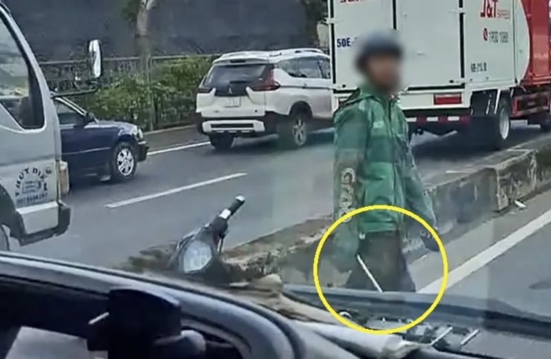 Truy xét nam thanh niên hỗ báo đập phá xe tải, gây rối trên đường phố -0