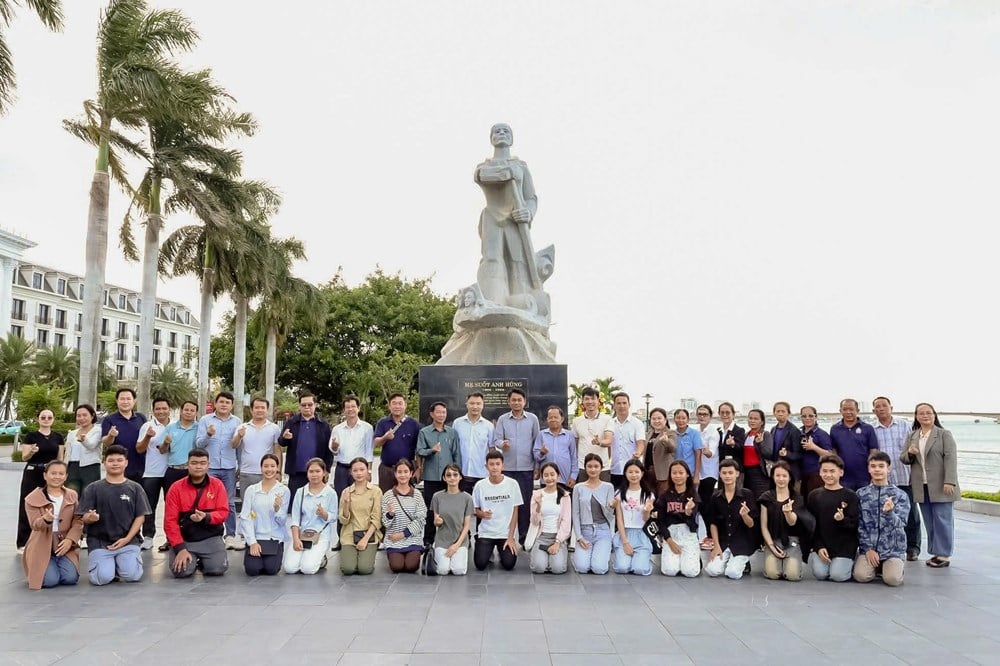Giáo dục, văn hoá là cầu nối bền vững giữa tỉnh Quảng Trị với các tỉnh bạn Lào - ảnh 2