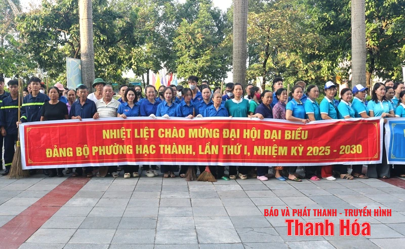 Hơn 200 cán bộ, hội viên, đoàn viên phường Hạc Thành ra quân tổng dọn vệ sinh môi trường