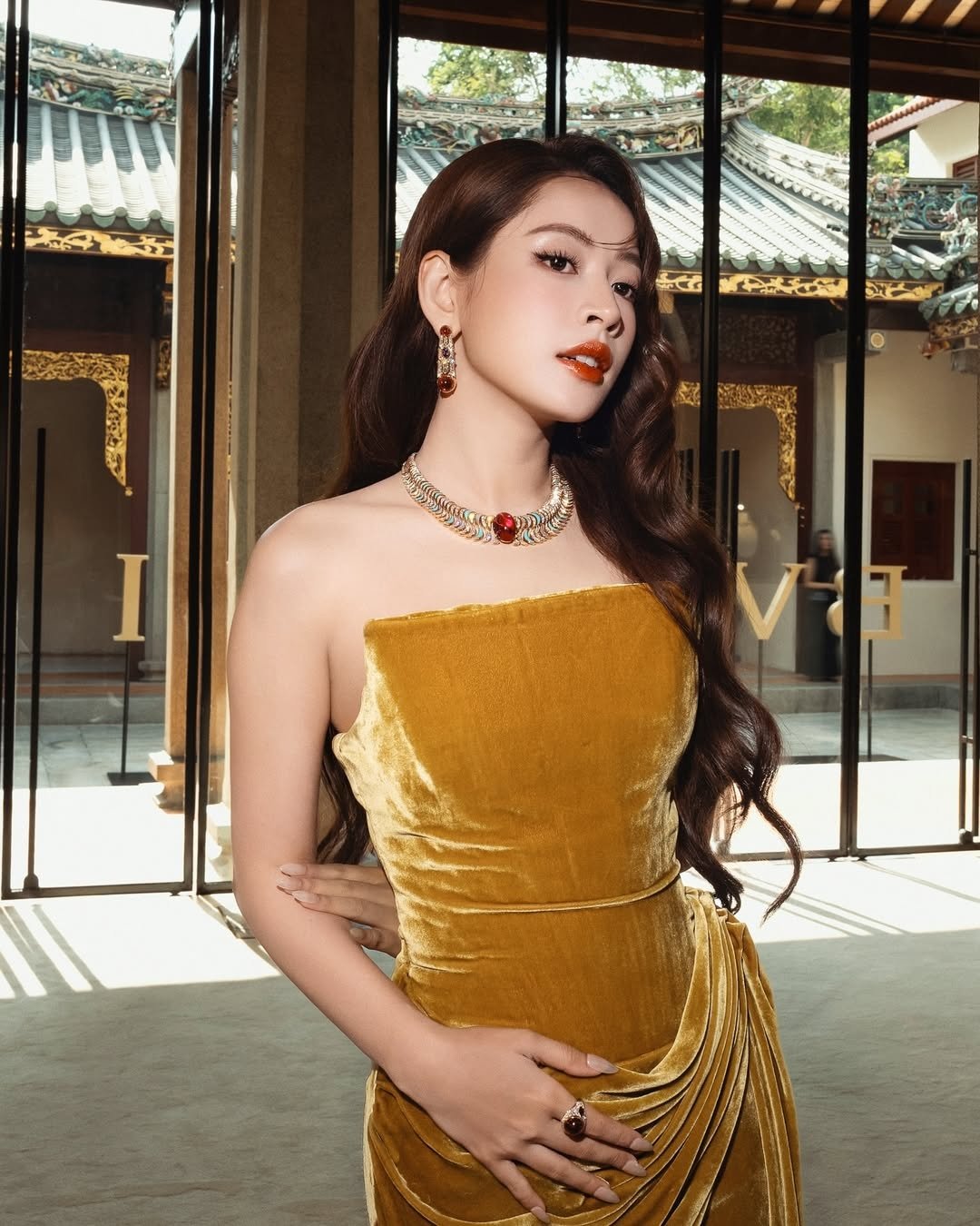 Chi Pu lọt thỏm giữa dàn người đẹp cao 1,7m nhưng vẫn trở thành tâm điểm - 8