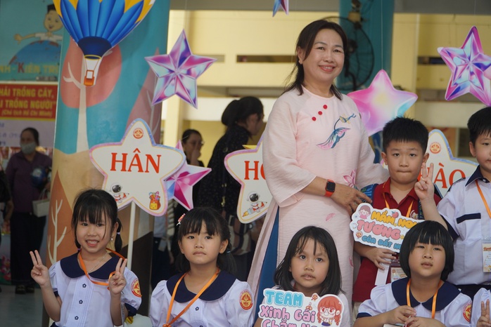 Vỡ òa cảm xúc trong ngày 