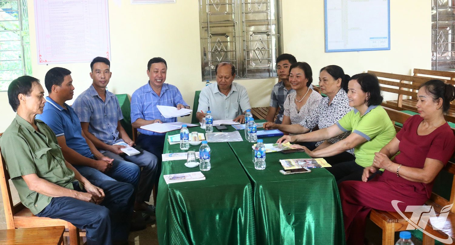 Thêm gắn kết tình làng