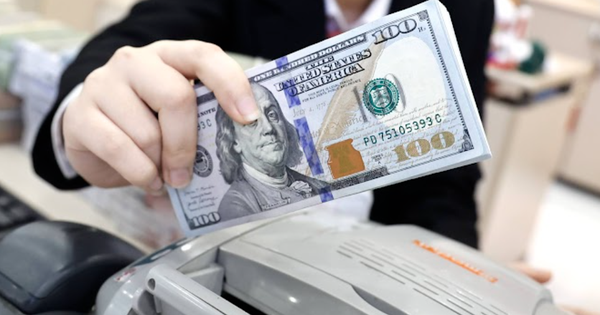 Giá USD tại Việt Nam lập đỉnh , vàng miếng SJC cũng tăng mạnh