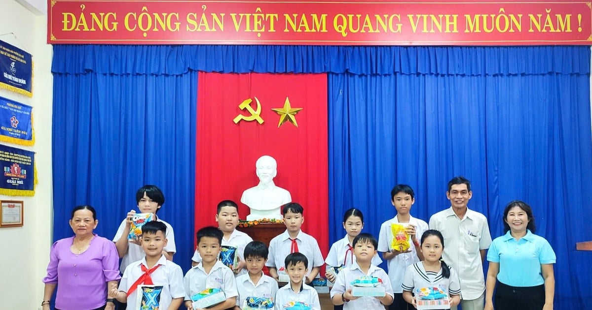 Tiếp sức trò nghèo trước năm học mới