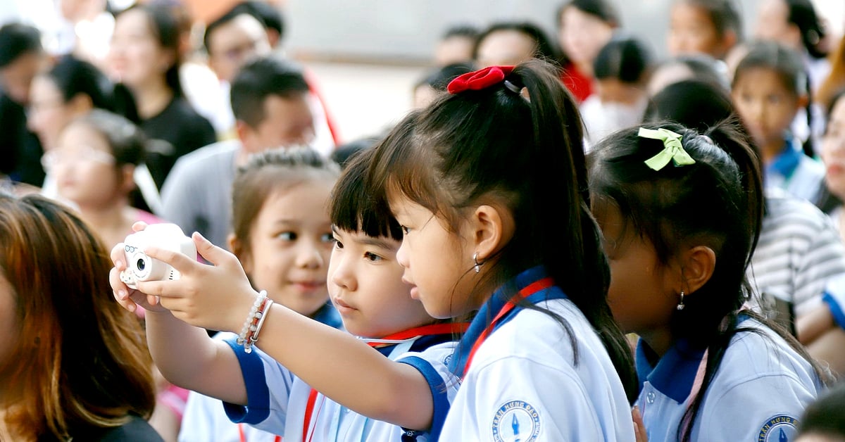 TP.HCM: Học sinh lớp 1 nô nức tựu trường