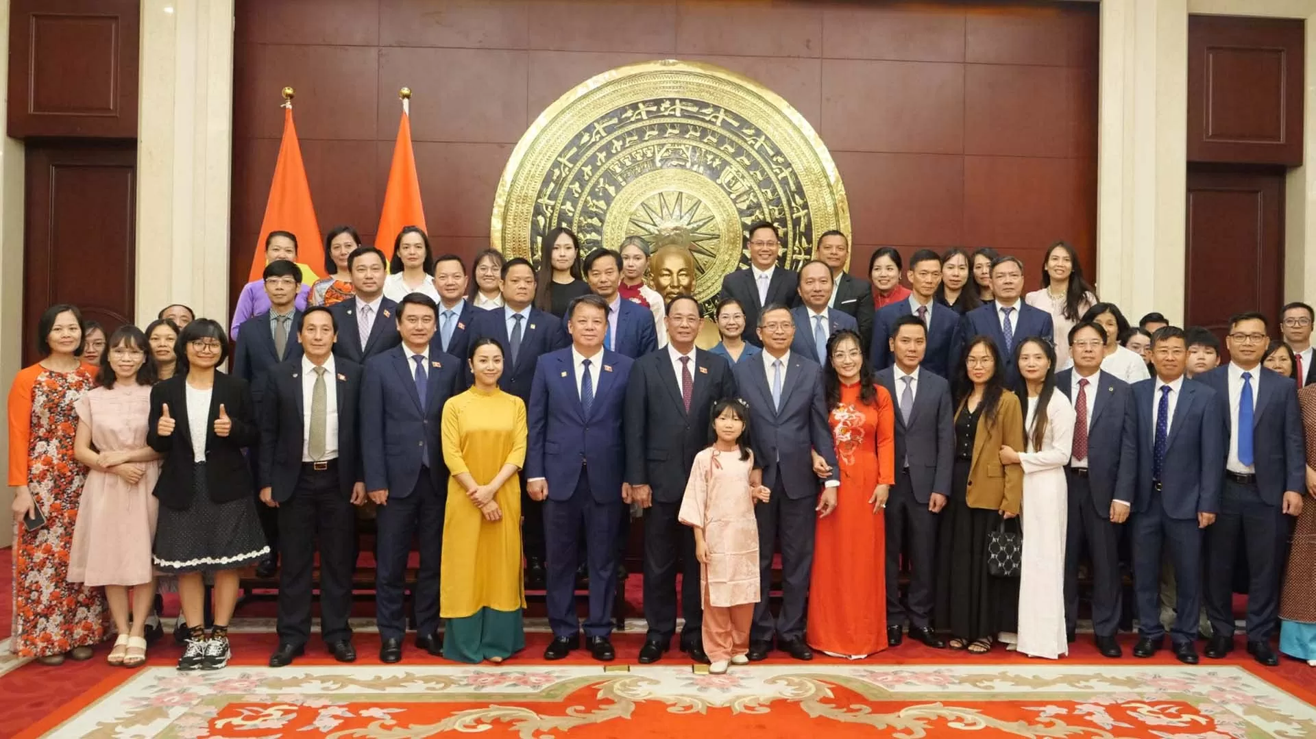 Phó Chủ tịch Quốc hội Trần Quang Phương gặp gỡ cán bộ, nhân viên Đại sứ quán và cộng đồng người Việt Nam tại Trung Quốc