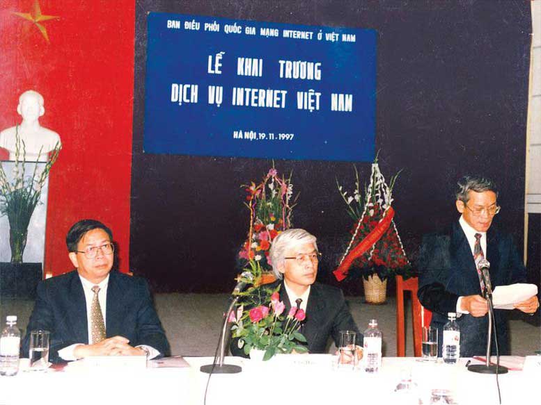 Lễ khai trương dịch vụ Internet Việt Nam vào ngày 19/11/1997 - Ảnh tư liệu