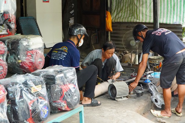 Độc đáo ngôi chợ ở Cần Thơ có nhiều ‘cánh mày râu’ tới mua - Ảnh 7.