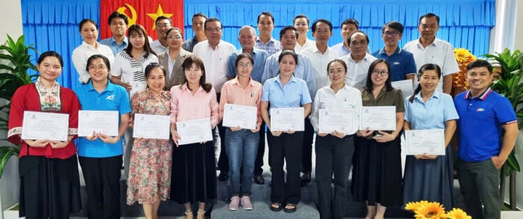 Improve skills in creating multimedia works on electronic newspapers
