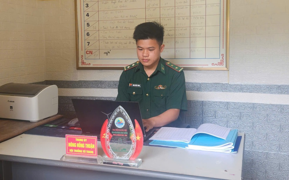Trung úy Nông Hồng Thuận, Đội trưởng vũ trang Đồn biên phòng Xuân trường phát huy sức trẻ trong bảo vệ vững chủ quyền, an ninh biên giới.