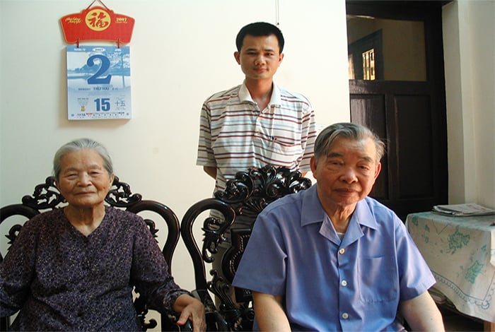 Bài 2: Những ngày cờ bay nơi nơi, muôn ánh sao vàng -0