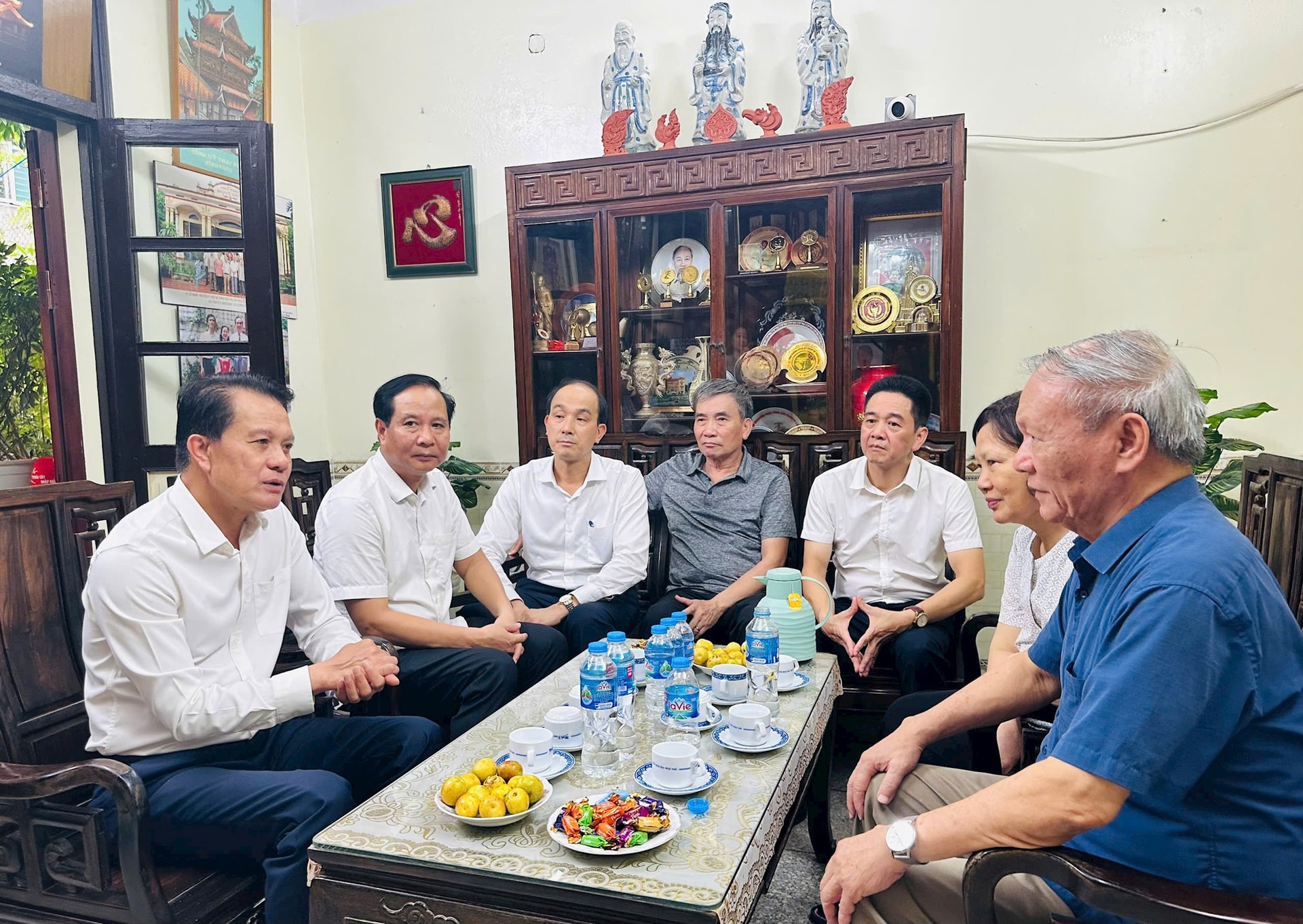 dc-hoang-trong が bac-vu-oanh の家族に加わることを決めました.jpg