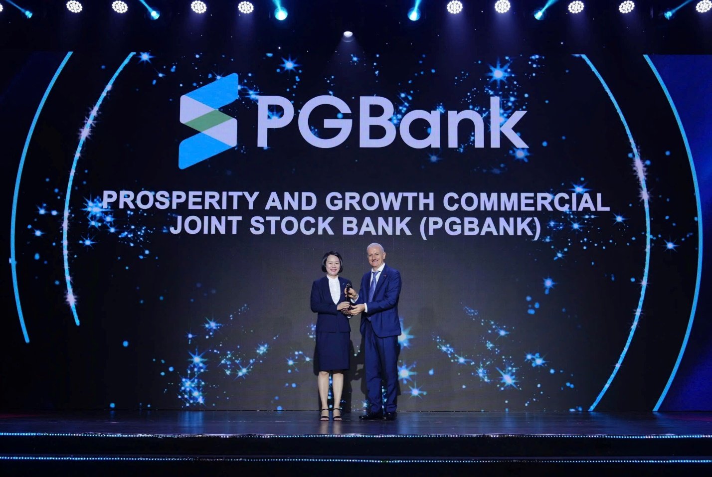PGBANK vinh dự nhận giải thưởng "nơi làm việc tốt nhất Châu á" do ASIA bình chọn- Ảnh 1.