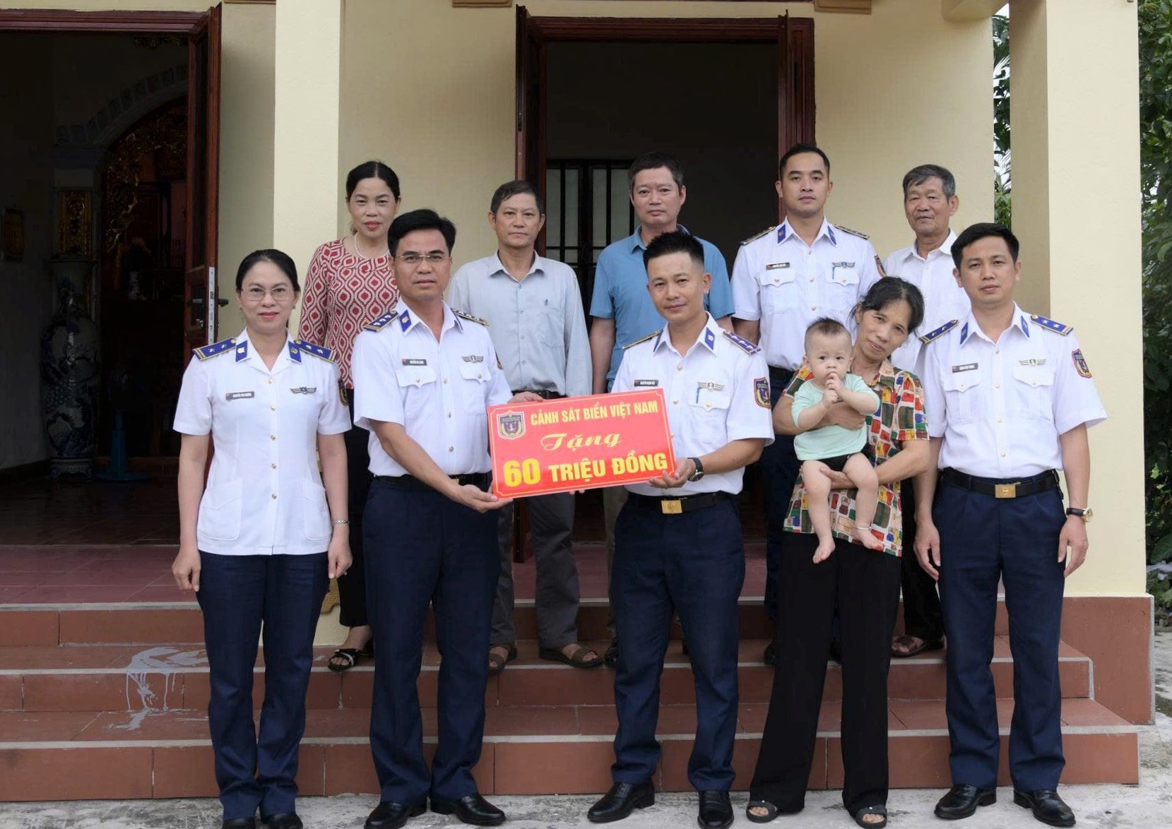 Inauguration of 'Comrades' House' for Coast Guard soldier's family in Vinh Bao commune