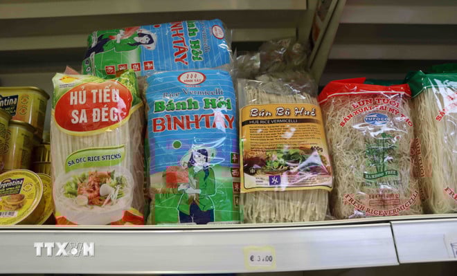 Vietnamese dried noodles and pho are increasingly popular. (Photo: Huong Giang/VNA) 