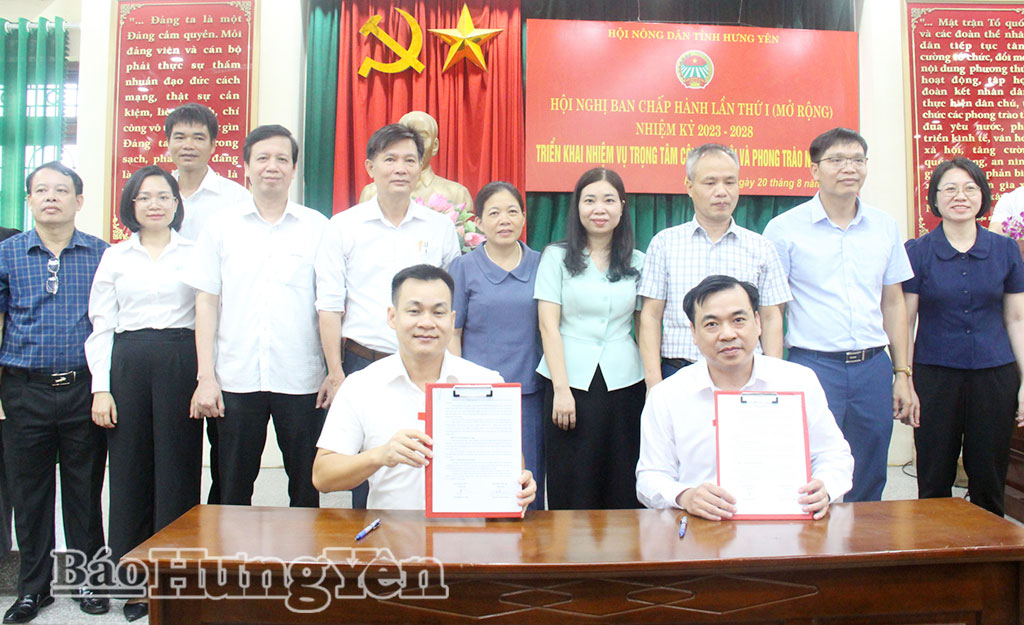 Signature d'un programme visant à coordonner le transfert de technologie et l'approvisionnement en engrais pour les agriculteurs de Hung Yen.