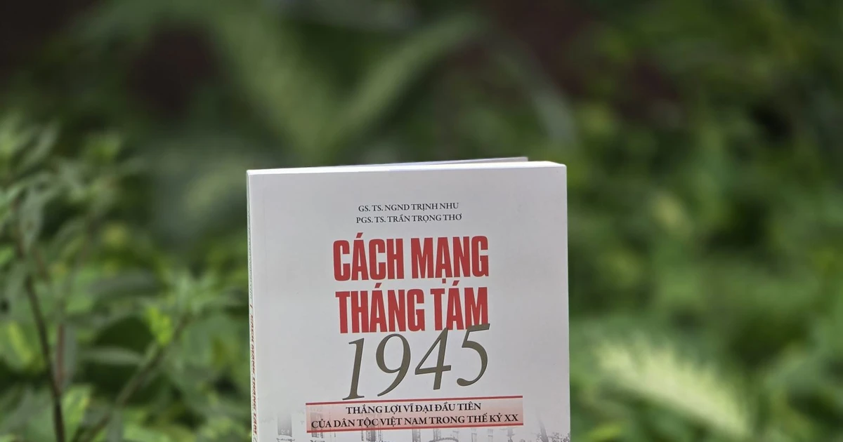 Ra mắt hai ấn phẩm đặc biệt kỷ niệm 80 năm Cách mạng Tháng Tám và Quốc khánh 2/9
