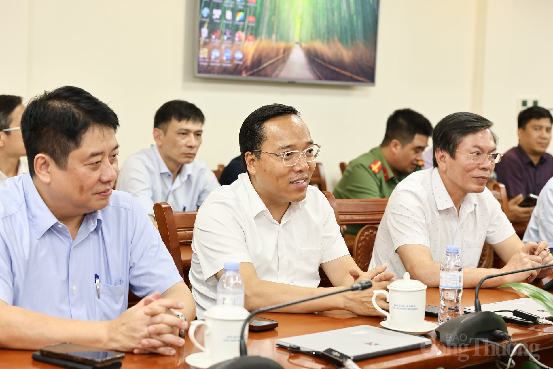 Thứ trưởng đề nghị đơn vị tiếp tục rà soát, hoàn thiện các hạng mục công việc còn lại; tăng cường phối hợp với ngành điện và cơ quan liên quan, đảm bảo việc cấp điện an toàn, liên tục; cùng nhau hoàn thành tốt nhiệm vụ đề ra.