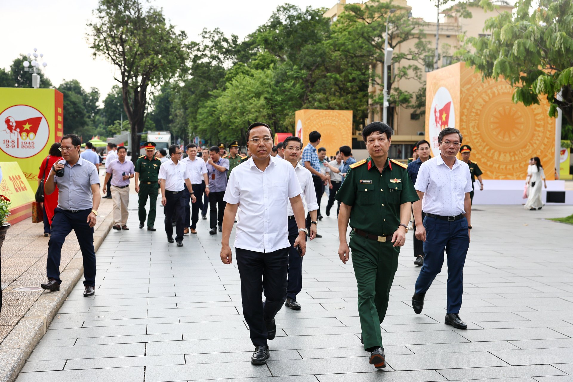 Tham dự đoàn công tác có đại diện Bộ Công an, Bộ Quốc phòng; lãnh đạo Công ty Vận hành hệ thống điện, thị trường điện quốc gia (NSMO), Tập đoàn Điện lực Việt Nam (EVN), Tổng công ty Điện lực TP. Hà Nội (EVNHANOI), Tổng công ty Truyền tải điện Quốc gia (EVNNPT)…