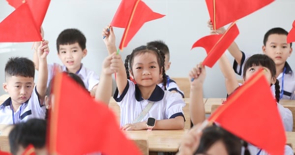 Học sinh lớp 1 nô nức ngày tựu trường