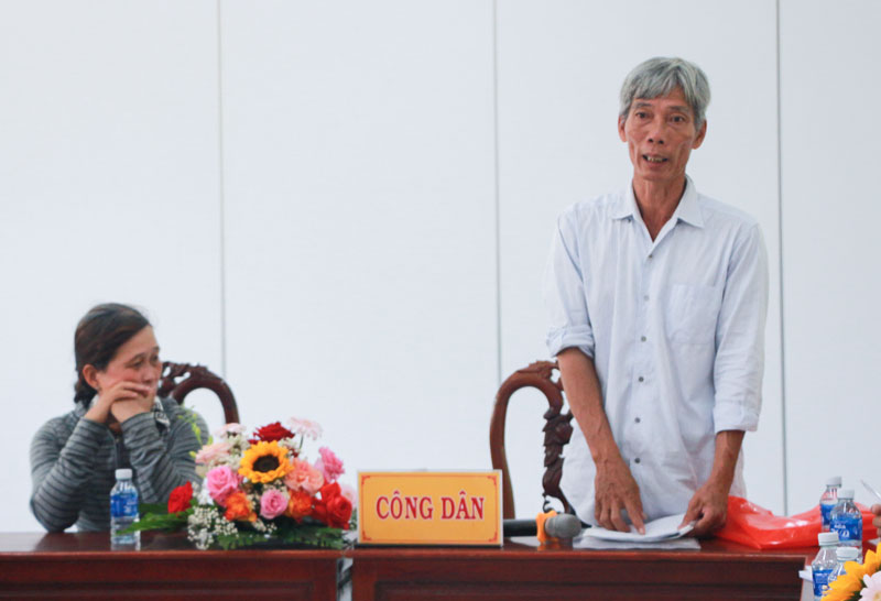 លោក Doan Long Hai បង្ហាញ​មតិ​របស់​លោក​ដល់​ថ្នាក់​ដឹកនាំ​ខេត្ត។