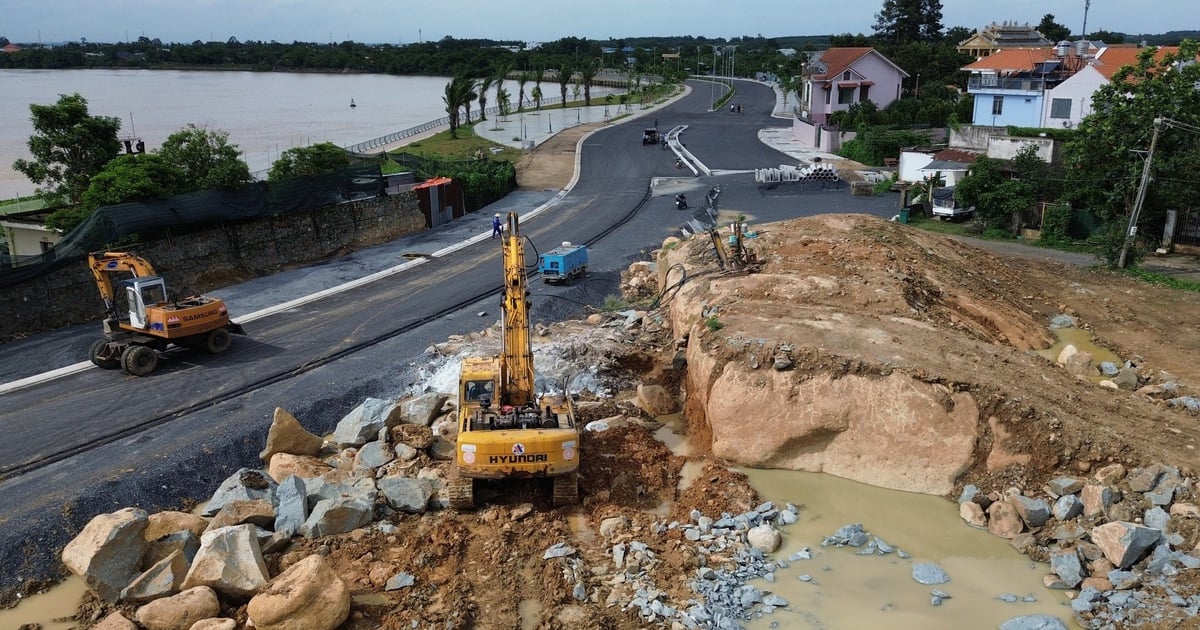 Đường ven sông Đồng Nai 2.000 tỉ đồng: Hết nhà cổ lại đến... tảng đá cản trở
