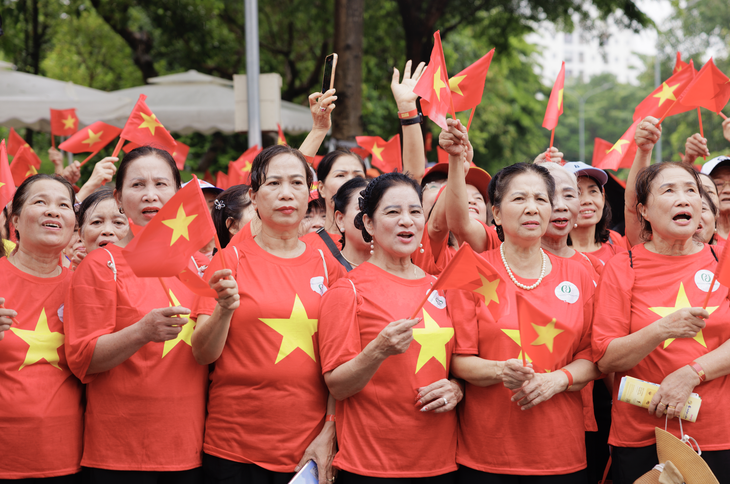 Hơn 1.300 người cao tuổi U80 hát Quốc ca hưởng ứng A80