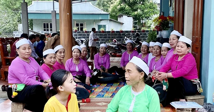 Unique folk singing art of Thuong Rang, Bo Meng
