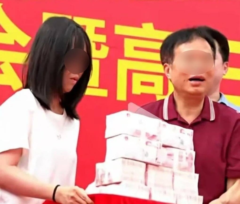 Trường học bị chấn chỉnh vì tặng “núi tiền” cho học sinh đỗ đầu - 1