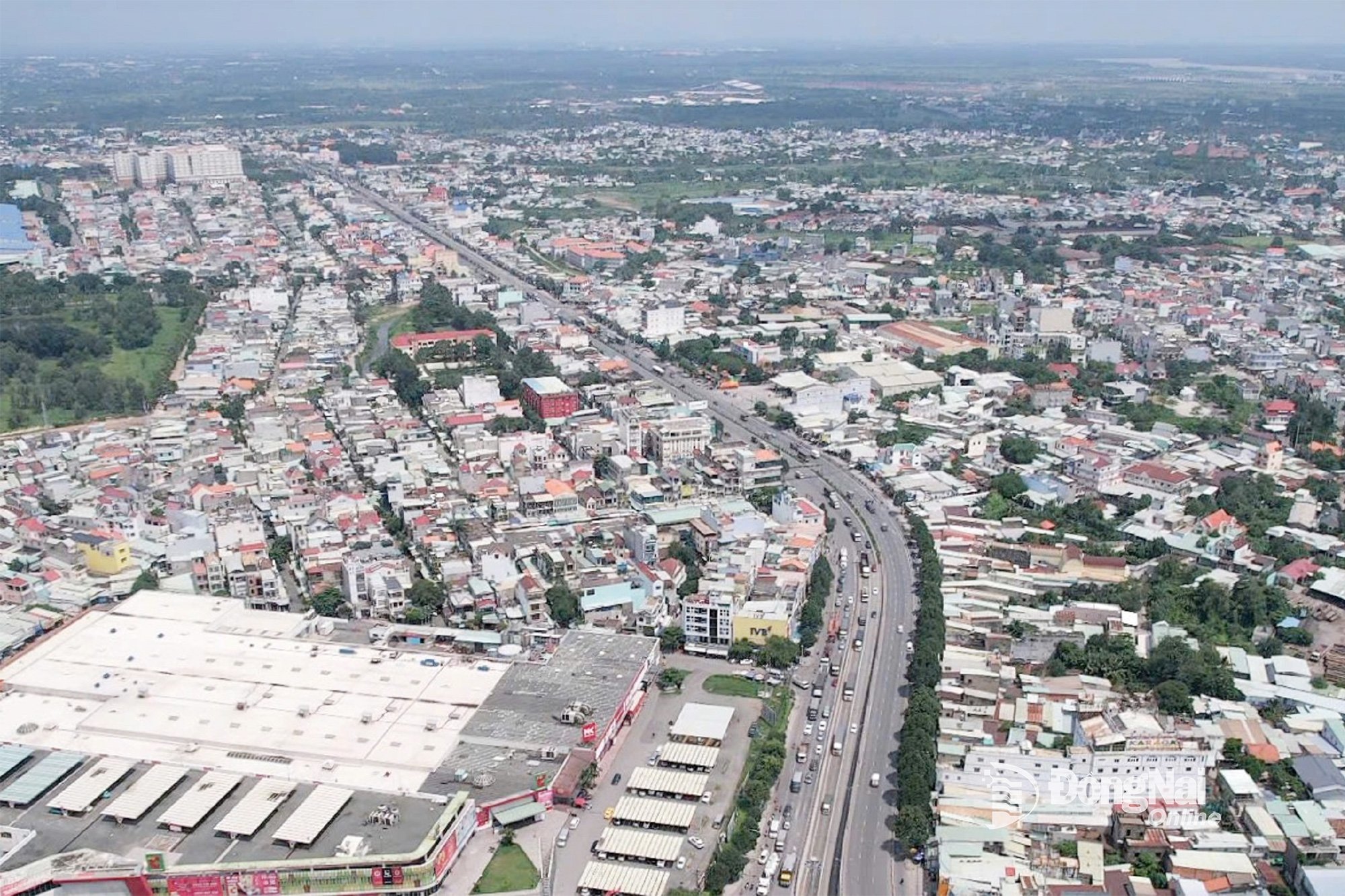 Dự án Tuyến đường trên cao dọc quốc lộ 51 được kỳ vọng giải quyết tình trạng kẹt xe, ùn tắc giao thông trên tuyến quốc lộ này đoạn qua trung tâm tỉnh Đồng Nai. Ảnh: Phạm Tùng