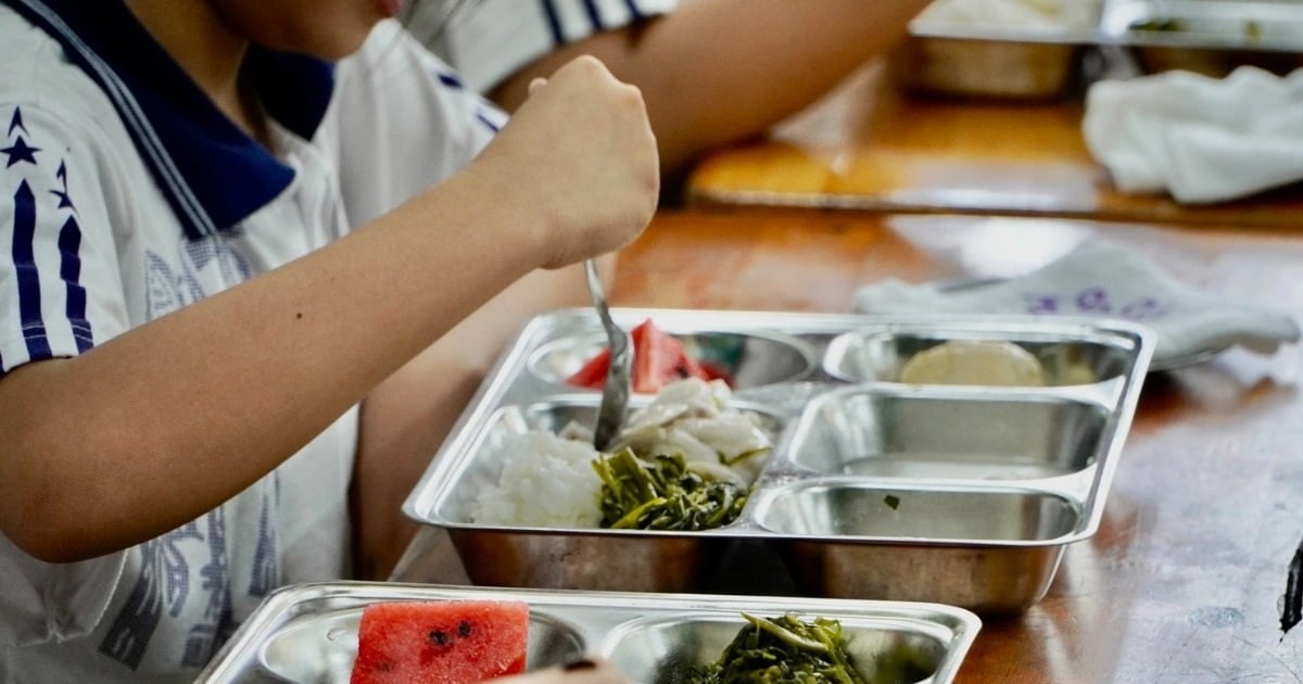 Không để các trường “tự tung tự tác” trong bữa ăn bán trú của học sinh