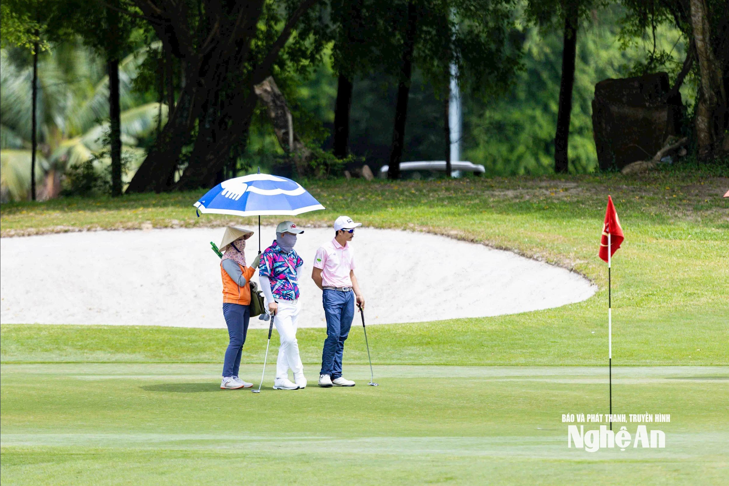 nghề caddie Ảnh Xuân Thủybna_nghề caddie Ảnh Xuân ThủyDATT6400