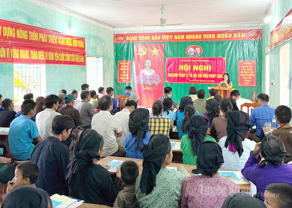 Sở Tư pháp trợ giúp pháp lý cho người dân xã Tân Tiến.