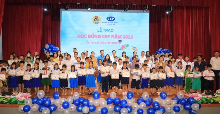 អង្គការមីក្រូហិរញ្ញវត្ថុ CEP ផ្តល់អាហារូបករណ៍ចំនួន 127 និងអំណោយសិក្សាដល់សិស្សក្រីក្រ ប៉ុន្តែមានការលំបាក