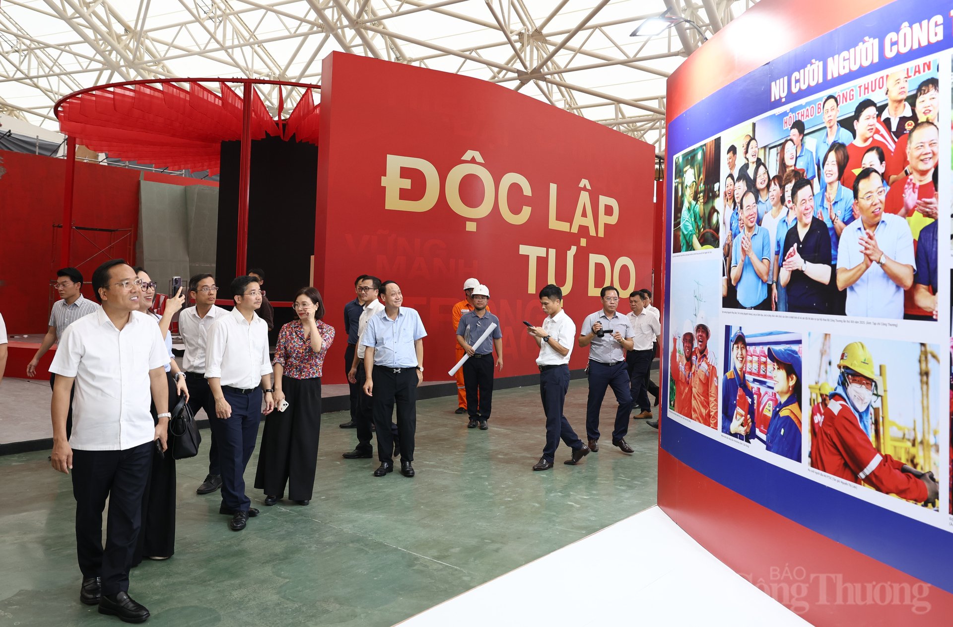 Ngoài gian triển lãm “80 năm Ngành Công Thương lớn mạnh cùng đất nước”, Bộ Công Thương cũng được giao đảm nhận khu vực triển lãm "Khởi nghiệp kiến quốc", nơi tôn vinh vai trò của kinh tế tư nhân theo tinh thần Nghị quyết 68 của Bộ Chính trị.