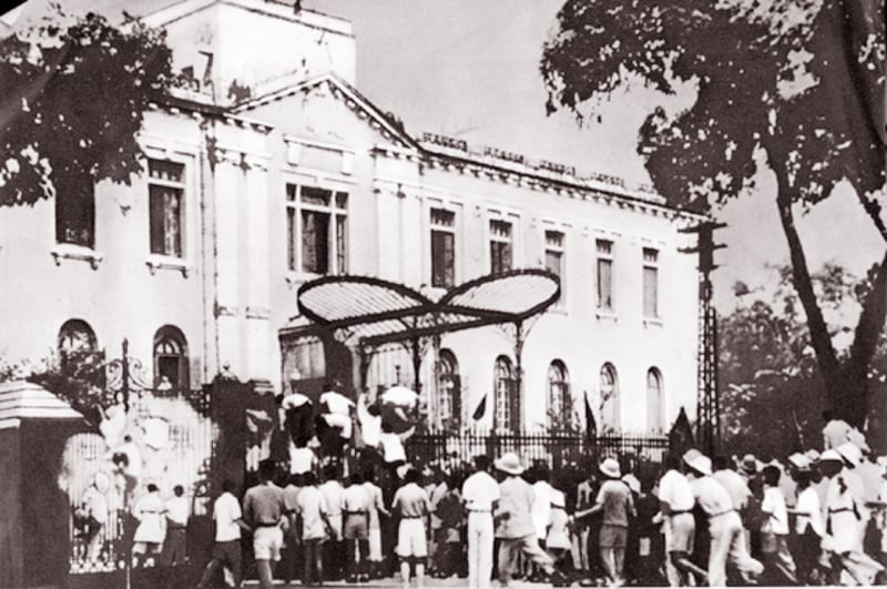 Bài 2: Những ngày cờ bay nơi nơi, muôn ánh sao vàng -0