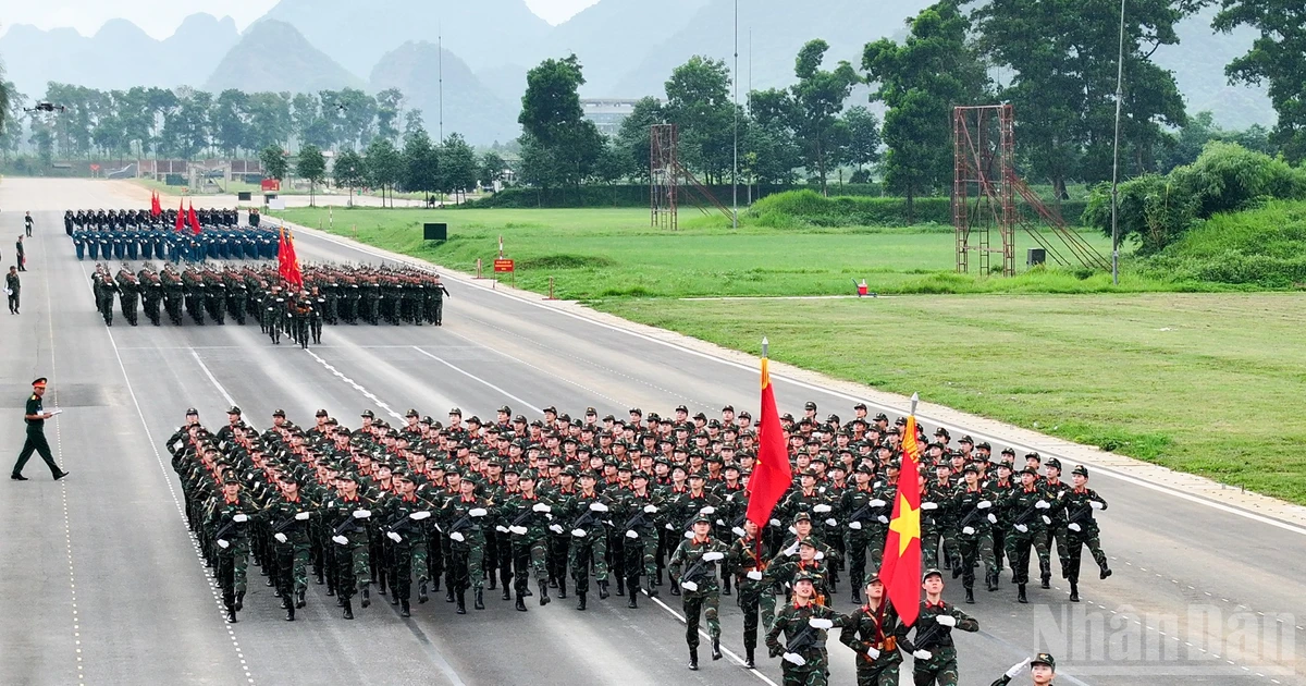 Hà Nội: Cho học sinh nhiều trường nghỉ học các ngày tổng hợp luyện diễu binh