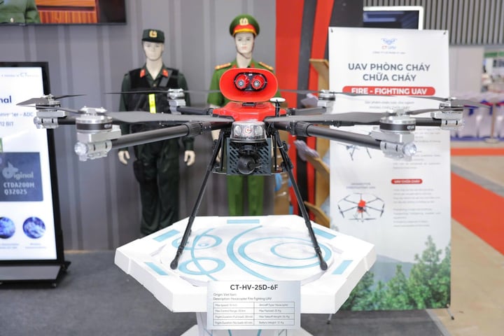 UAV chữa cháy HEXAROTOR FIREFIGHTING UAV của CT Group. (Ảnh: CT Group)