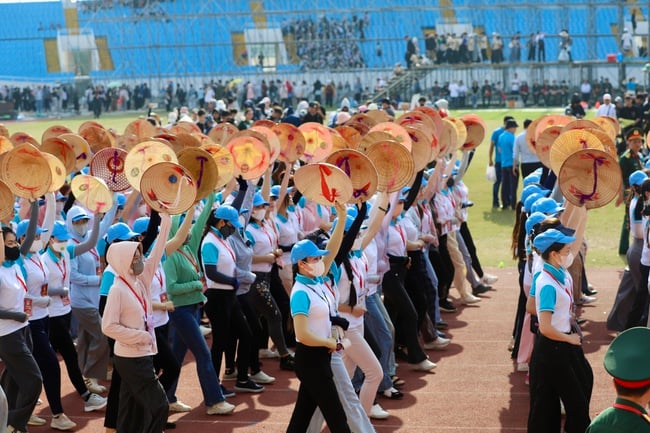 13 khối quần chúng, nghệ thuật hợp luyện chuẩn bị cho Lễ diễu binh, diễu hành Kỷ niệm 80 năm Quốc khánh - Ảnh 12.
