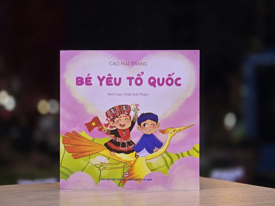 Bìa tập thơ "Bé yêu Tổ quốc".