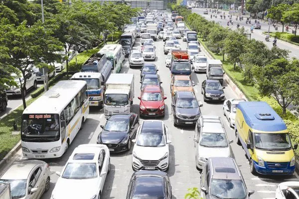 Dự kiến từ 2030, ô tô lưu thông tại TPHCM và Hà Nội phải đạt chuẩn khí thải mức 2 trở lên